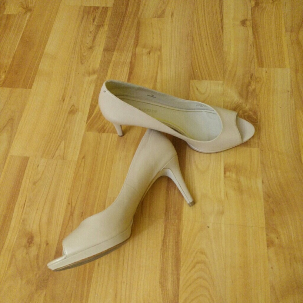 Shoes - Picture 3 of 3